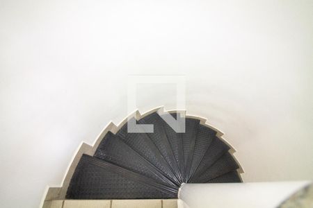 Escada de casa para alugar com 3 quartos, 555m² em Jardim dos Estados, São Paulo