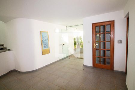 Hall de Entrada de casa para alugar com 3 quartos, 555m² em Jardim dos Estados, São Paulo