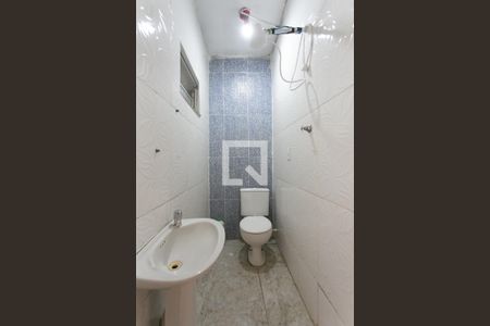 Banheiro de casa para alugar com 1 quarto, 50m² em Conjunto Residencial José Bonifácio, São Paulo