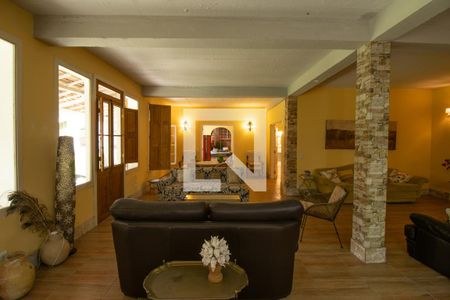 Sala de casa de condomínio para alugar com 2 quartos, 400m² em Rio Cotia, Cotia