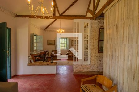 Sala de casa de condomínio para alugar com 4 quartos, 400m² em Rio Cotia, Cotia