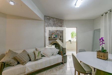 Sala de casa para alugar com 3 quartos, 243m² em Jardim Santa Emilia, São Paulo