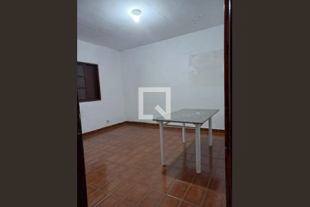 Quarto de casa para alugar com 2 quartos, 150m² em Vila Liviero, São Paulo