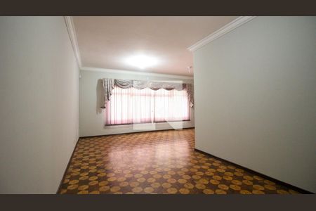 Casa para alugar com 3 quartos, 250m² em Vila Margarida, São Paulo