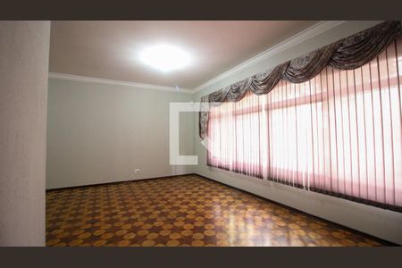Casa para alugar com 3 quartos, 250m² em Vila Margarida, São Paulo