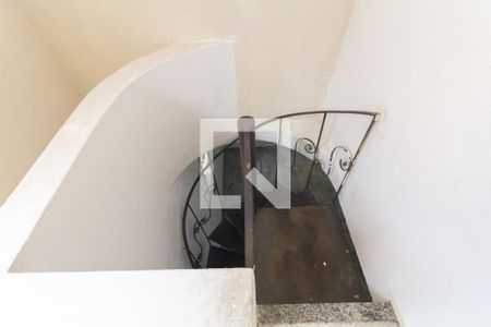 Escada de casa para alugar com 2 quartos, 60m² em Parque Santa Rita, São Paulo