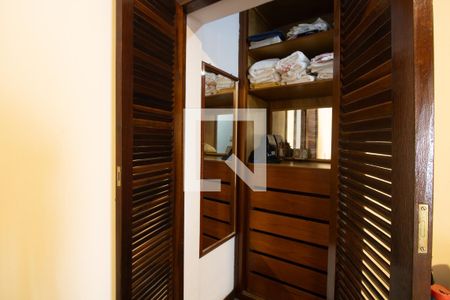 Closet Quarto 1 de casa para alugar com 3 quartos, 135m² em Vila Salete, São Paulo