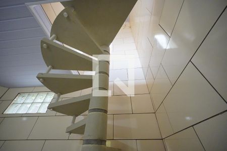 Escada para a suite de apartamento para alugar com 1 quarto, 48m² em Saco dos Limões, Florianópolis