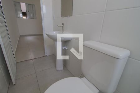 Banheiro suíte de casa para alugar com 2 quartos, 70m² em Jardim Aracy, Mauá