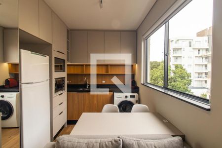 Sala/Cozinha de apartamento para alugar com 1 quarto, 21m² em Jardim Botânico, Curitiba