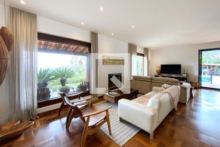 Sala de casa de condomínio à venda com 3 quartos, 450m² em Estância Serrana, Nova Lima