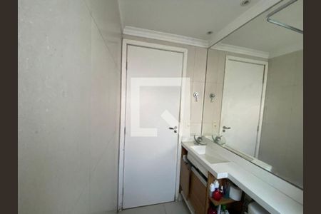Banheiro de apartamento para alugar com 2 quartos, 51m² em Vila Monte Serrat, Cotia