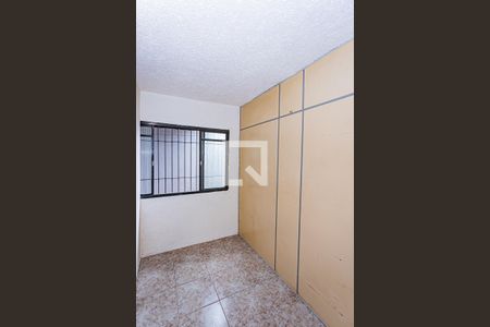 Quarto 2 de casa para alugar com 2 quartos, 100m² em Vila Iorio, São Paulo