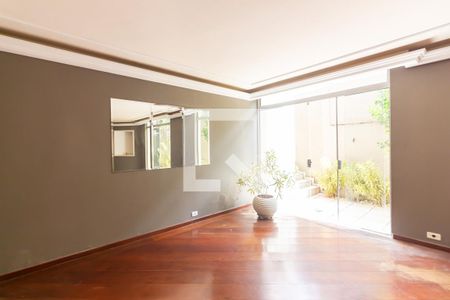 Sala de casa de condomínio para alugar com 4 quartos, 384m² em Continental, Osasco