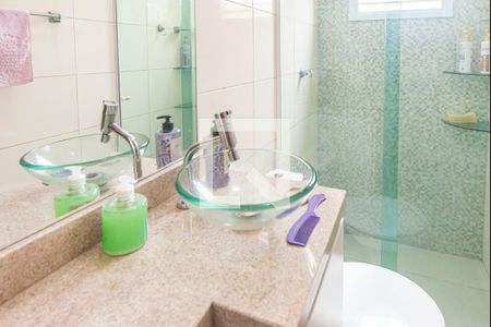 Banheiro de apartamento à venda com 3 quartos, 68m² em Vila Humaita, Santo André