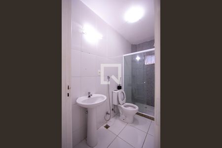 Banheiro de casa para alugar com 1 quarto, 54m² em Colubandê, São Gonçalo