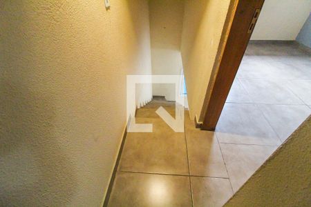 Escada de apartamento para alugar com 2 quartos, 52m² em Jardim Lourdes, Ferraz de Vasconcelos