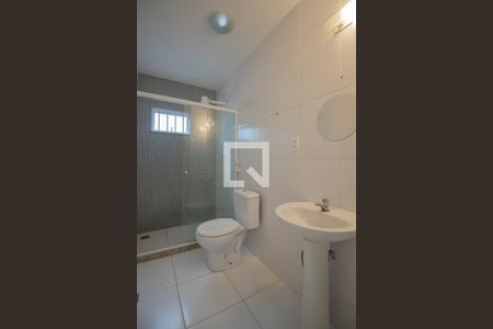 Banheiro de casa para alugar com 1 quarto, 54m² em Colubandê, São Gonçalo