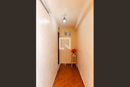 Corredor de casa à venda com 3 quartos, 300m² em Vila Zat, São Paulo