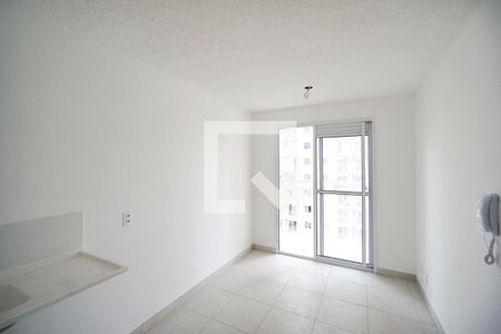 Sala e cozinha de apartamento para alugar com 1 quarto, 27m² em Guaiauna, São Paulo