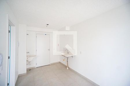 Sala e cozinha de apartamento para alugar com 1 quarto, 27m² em Guaiauna, São Paulo