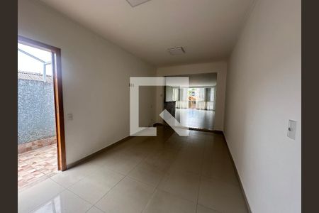 Sala de casa à venda com 4 quartos, 210m² em Vila Boa Vista, Barueri