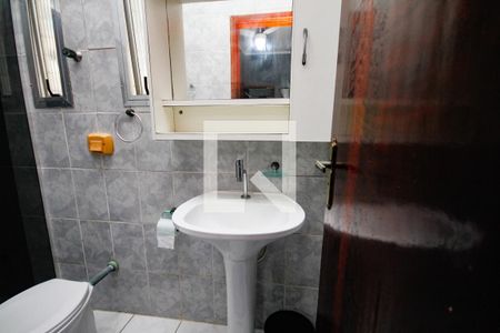 Banheiro da Suíte 1 de casa para alugar com 2 quartos, 117m² em Guilhermina, Praia Grande