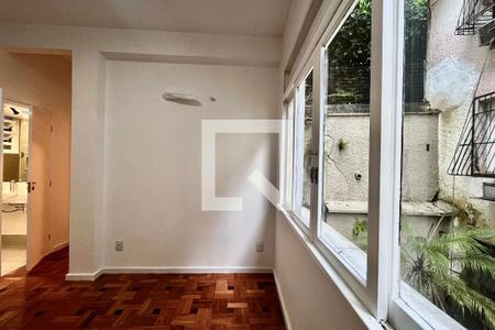 Sala de apartamento à venda com 2 quartos, 50m² em Jardim Botânico, Rio de Janeiro