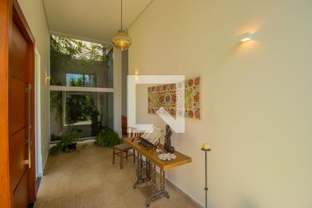 Hall de entrada de casa de condomínio para alugar com 5 quartos, 660m² em São Paulo Ii, Cotia