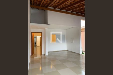 Corredor de casa para alugar com 3 quartos, 141m² em Balneario Praia do Perequê, Guarujá