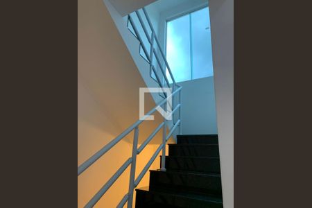 Escada de casa para alugar com 3 quartos, 141m² em Balneario Praia do Perequê, Guarujá