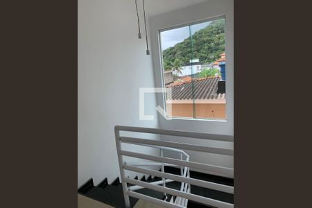 Escada de casa para alugar com 3 quartos, 141m² em Balneario Praia do Perequê, Guarujá
