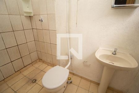 Banheiro de casa para alugar com 1 quarto, 45m² em Vila Zat, São Paulo