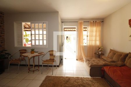 Sala de casa de condomínio para alugar com 3 quartos, 200m² em Pituaçu, Salvador