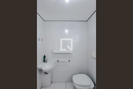 Banheiro de kitnet/studio para alugar com 1 quarto, 29m² em Cambuci, São Paulo