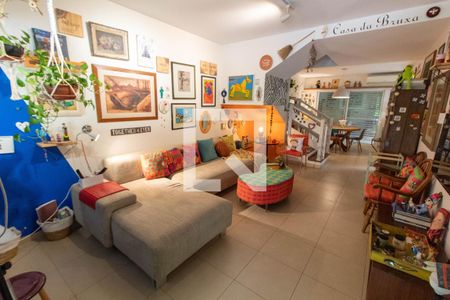 SALA de casa de condomínio à venda com 3 quartos, 128m² em Bairro das Palmeiras, Campinas