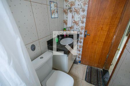 banheiro de casa para alugar com 2 quartos, 80m² em Glória, Belo Horizonte