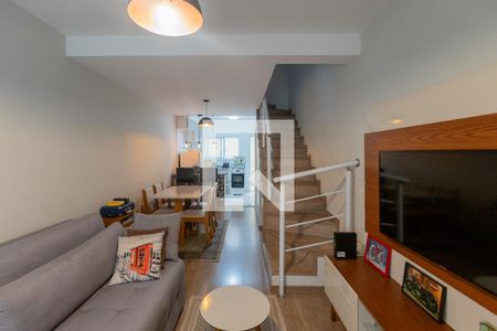 Sala de estar de casa de condomínio à venda com 2 quartos, 101m² em Vila Romano, São Paulo