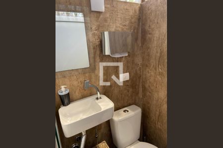 Banheiro de casa de condomínio para alugar com 2 quartos, 75m² em Vila Jacuí, São Paulo