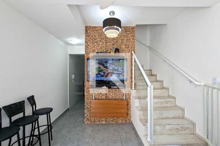 Sala de casa de condomínio para alugar com 2 quartos, 70m² em Maracanã, Praia Grande