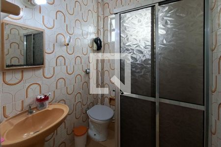 Banheiro de kitnet/studio para alugar com 0 quarto, 45m² em Guilhermina, Praia Grande