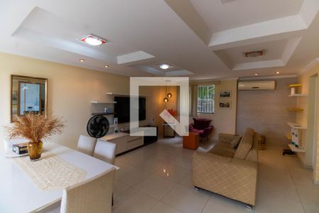 Sala de casa para alugar com 3 quartos, 300m² em Piratininga, Niterói