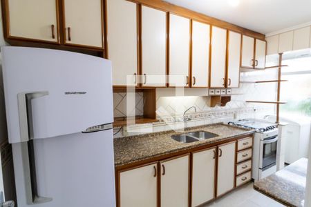Cozinha e Área de Serviço de apartamento para alugar com 2 quartos, 64m² em Farroupilha, Porto Alegre