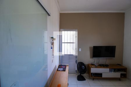 Sala de casa para alugar com 2 quartos, 70m² em Portal da Primavera, Cotia