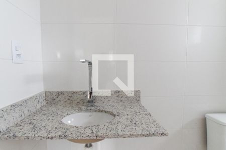 Banheiro da Suíte de apartamento para alugar com 2 quartos, 46m² em Vila Mazzei, São Paulo