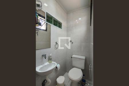 Banheiro da suite de apartamento para alugar com 2 quartos, 80m² em Balneario Flórida, Praia Grande