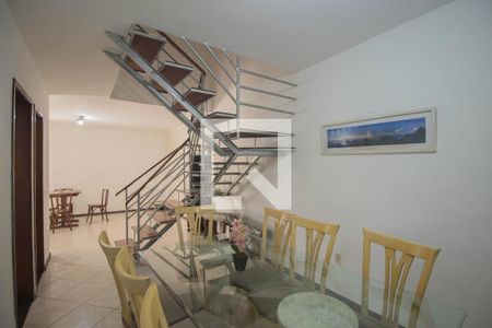 Sala de casa para alugar com 3 quartos, 250m² em Covanca, São Gonçalo