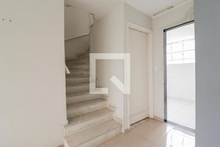 Escada de casa para alugar com 4 quartos, 170m² em Jardim São Paulo, São Paulo