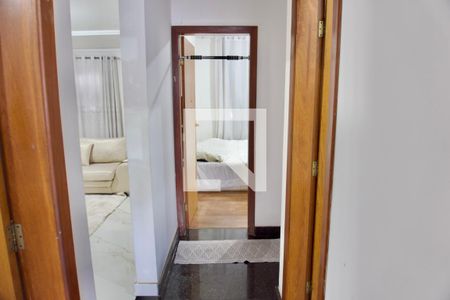 Corredor de casa à venda com 3 quartos, 220m² em Dom Cabral, Belo Horizonte