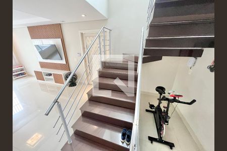 Escada de casa à venda com 3 quartos, 247m² em Vila Pita, São Paulo